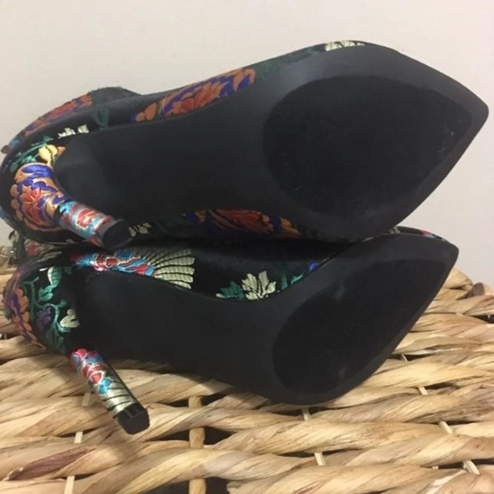 “Madelina” Justfab Black Flower 4” Heel Booties! 💥 - Picture 8 of 11